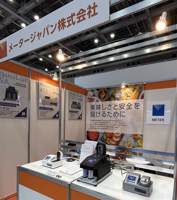 Food Development Exhibition 2025のMETER Japanブース。食品品質および水分分析機器を展示しています。