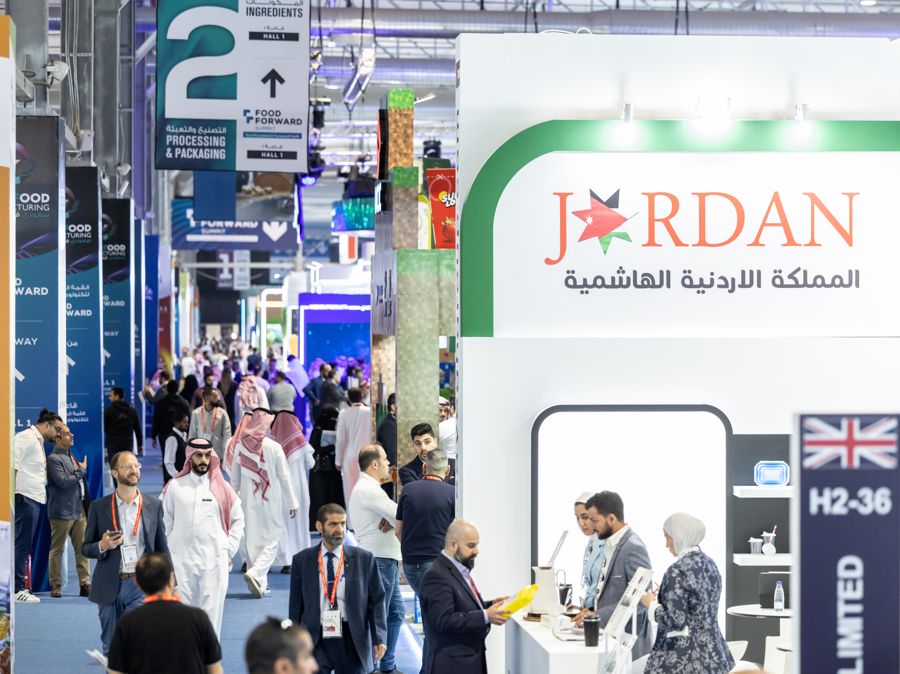 Networking and business discussions on the 2025 exhibition floor.