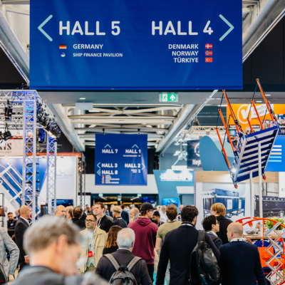 Europort 2025 sergi salonu, ziyaretçi trafiği ve uluslararası salon yönlendirmeleri.